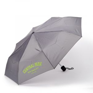 Our Central Park umbrella is grey with our characteristic green colored lettering and comes with its own protective cover. This manual umbrella opens to a 42